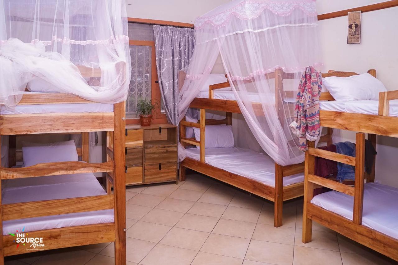 The Five Horsemen Hostel Кампала Екстериор снимка