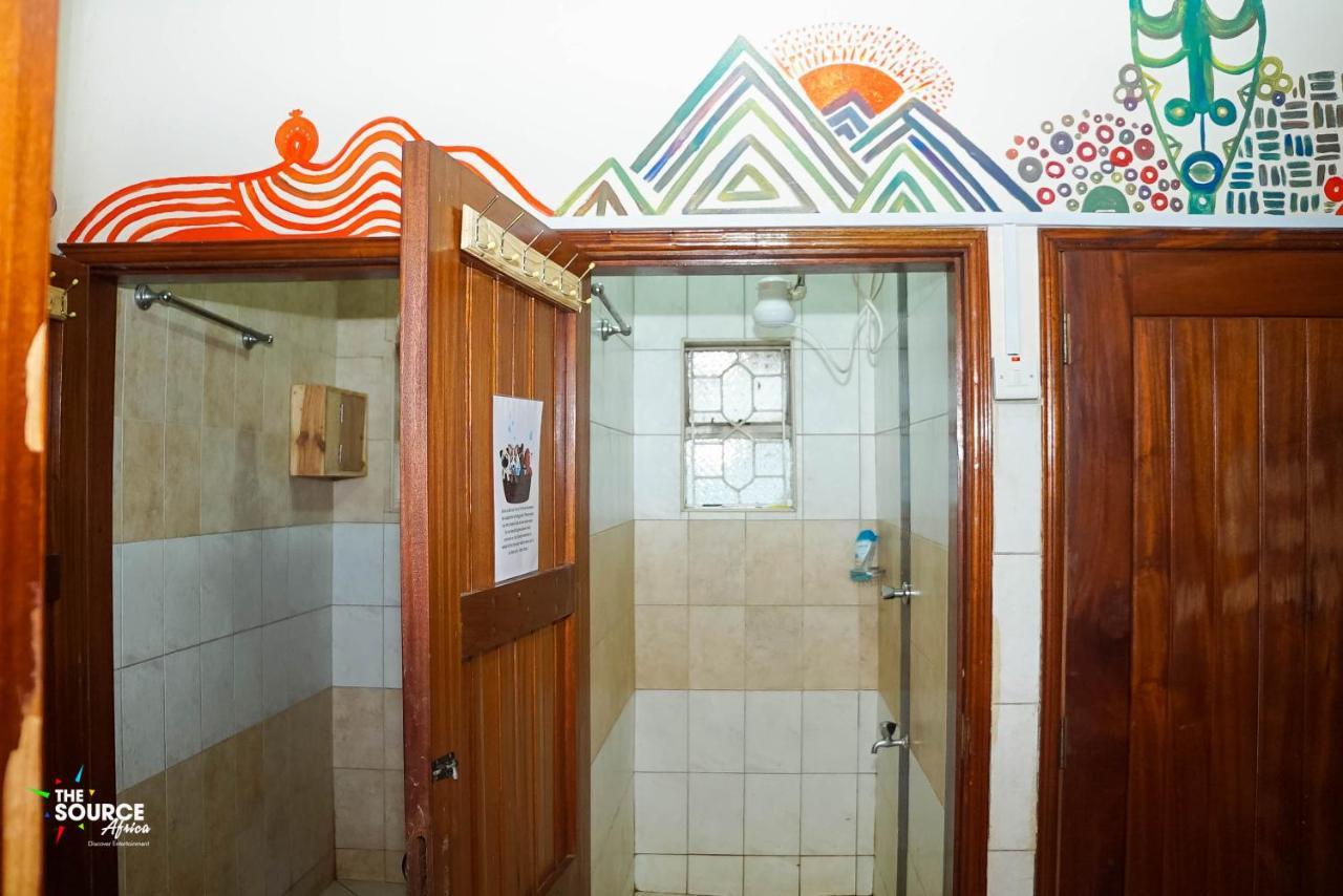 The Five Horsemen Hostel Кампала Екстериор снимка