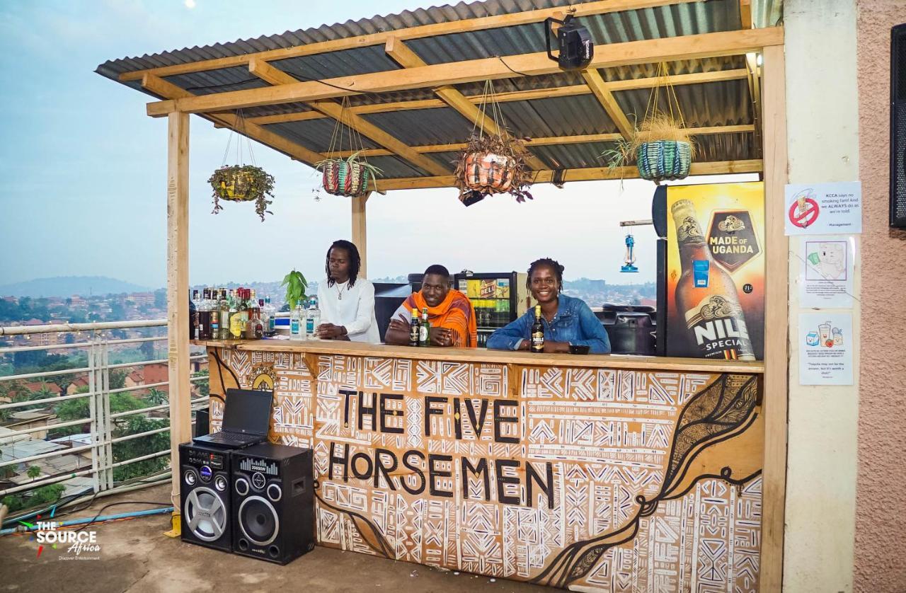 The Five Horsemen Hostel Кампала Екстериор снимка