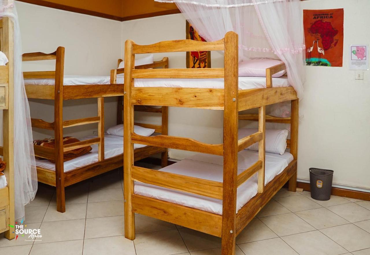 The Five Horsemen Hostel Кампала Екстериор снимка