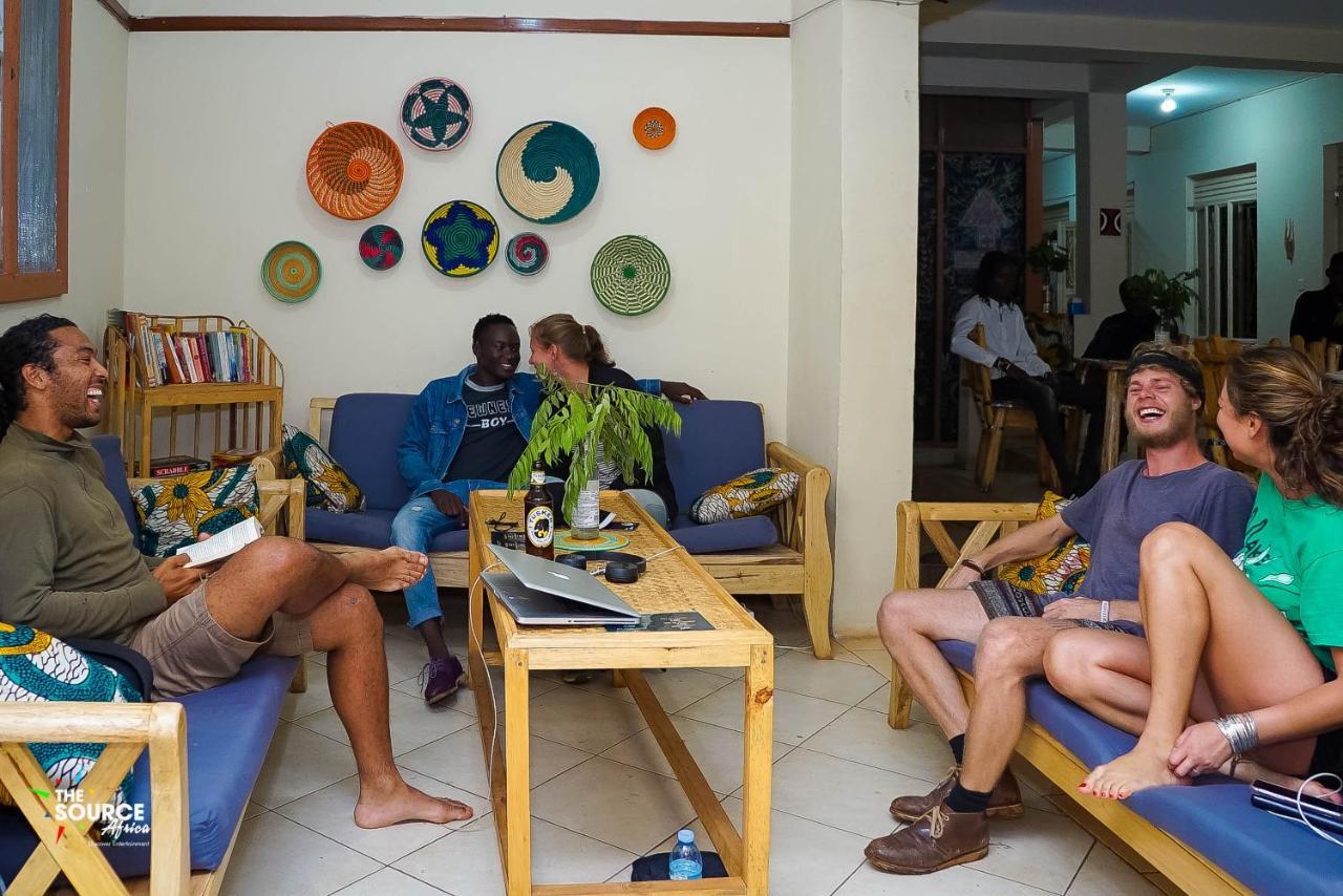 The Five Horsemen Hostel Кампала Екстериор снимка